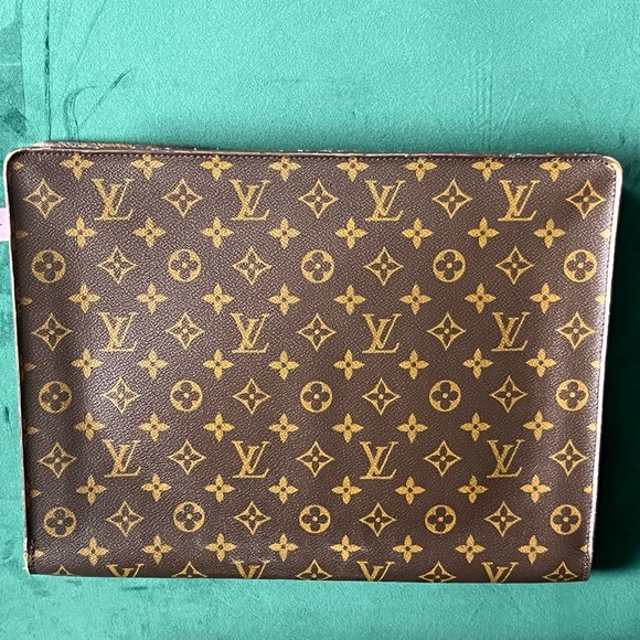 Authentic Louis Vuitton portfolio clutch - Picture 8 of 11